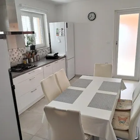 Semesterbostad House Lakvere