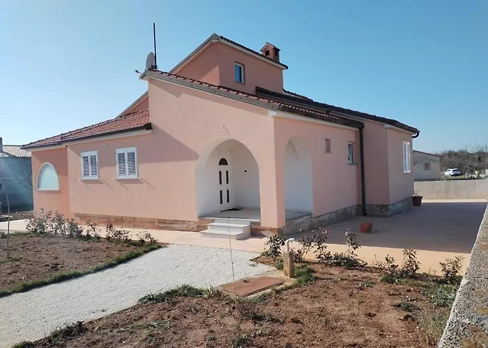 House Lakvere بيت للعطل