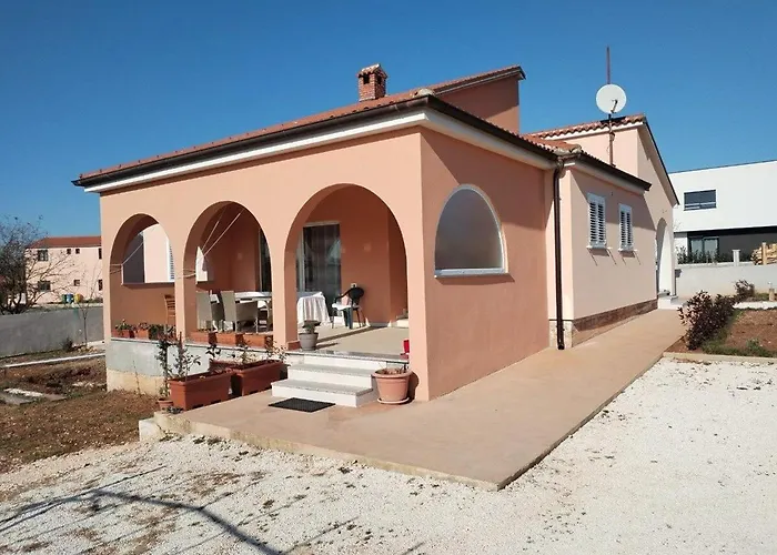 House Lakvere بيت للعطل *