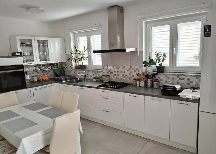 House Lakvere بيت للعطل